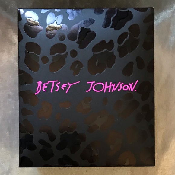 Betsey Johnson women’s watch NEW floral rhinestone - Picture 5 of 6